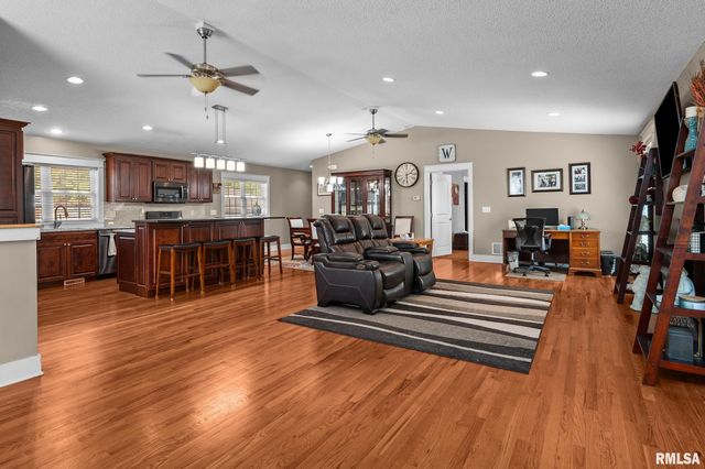 2720 KENNEDY Drive, East Moline, IL 61244