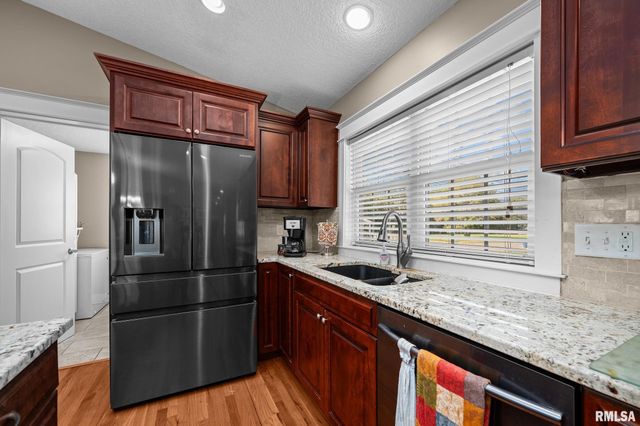 2720 KENNEDY Drive, East Moline, IL 61244