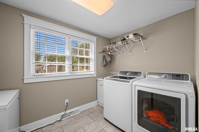 2720 KENNEDY Drive, East Moline, IL 61244