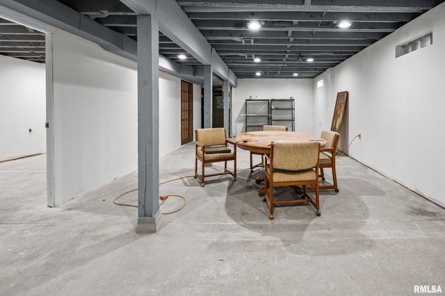 2720 KENNEDY Drive, East Moline, IL 61244