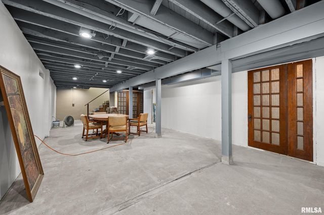 2720 KENNEDY Drive, East Moline, IL 61244