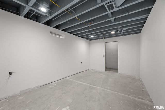 2720 KENNEDY Drive, East Moline, IL 61244