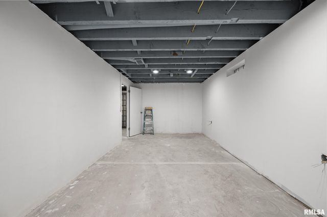 2720 KENNEDY Drive, East Moline, IL 61244