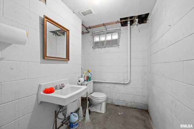 2720 KENNEDY Drive, East Moline, IL 61244