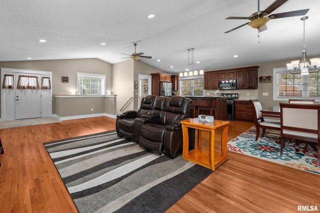 2720 KENNEDY Drive, East Moline, IL 61244