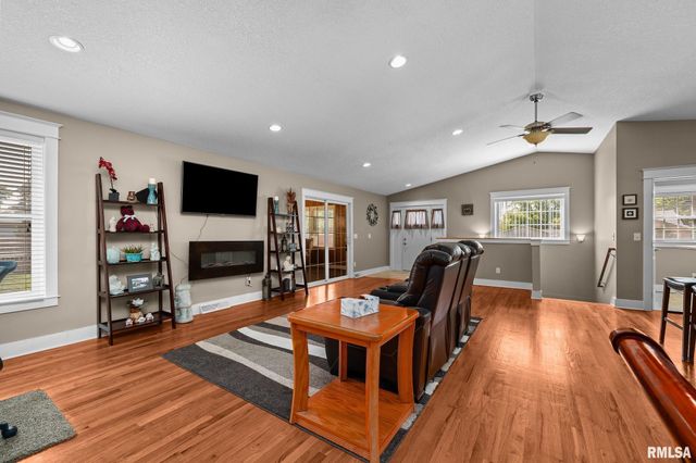 2720 KENNEDY Drive, East Moline, IL 61244