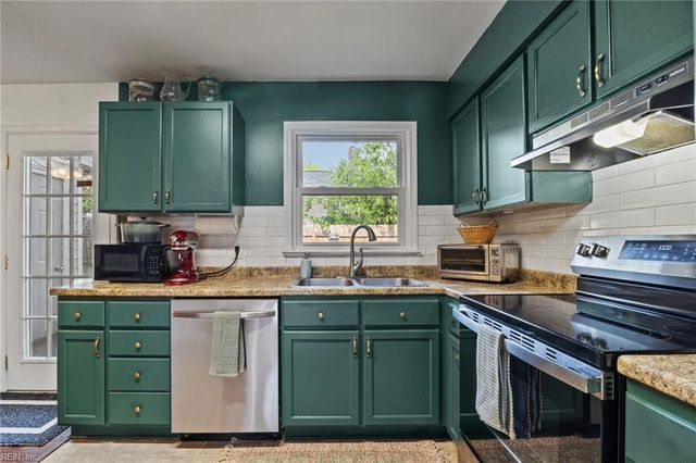 713 Crystal Springs CT, Virginia Beach, VA 23462