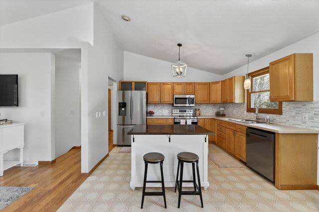 23027 Bobolink Avenue, Almena Twp, MI 49071