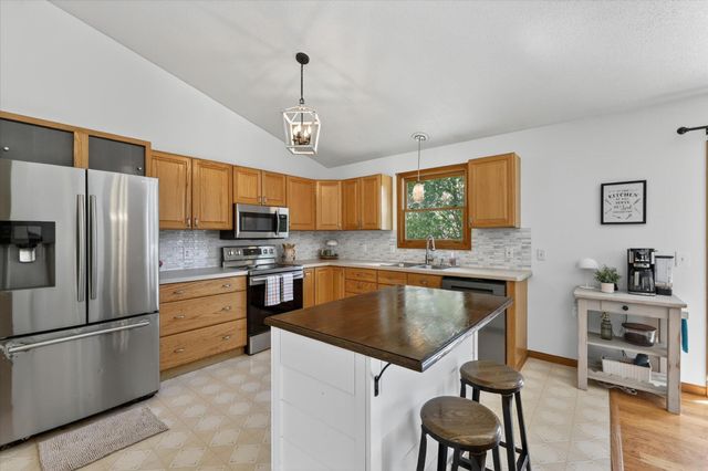 23027 Bobolink Avenue, Almena Twp, MI 49071
