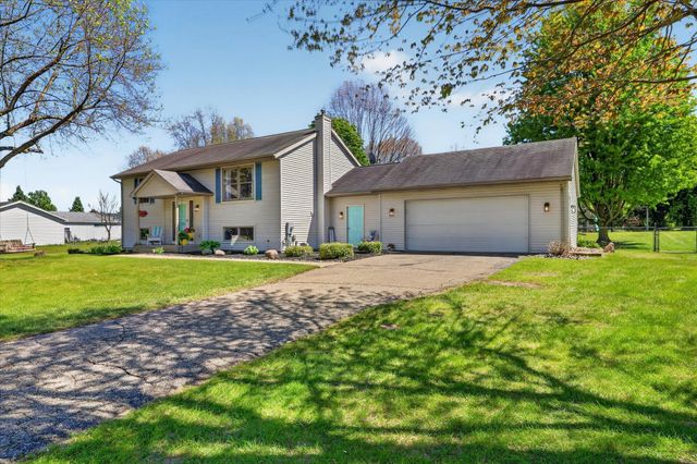 23027 Bobolink Avenue, Almena Twp, MI 49071