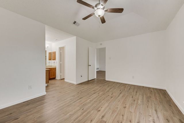 606 Oakland Hills Drive, Arlington, TX 76018