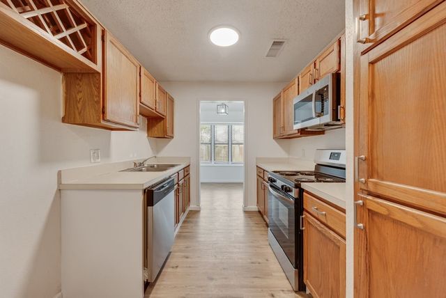 606 Oakland Hills Drive, Arlington, TX 76018