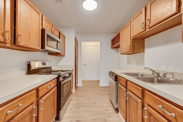 606 Oakland Hills Drive, Arlington, TX 76018