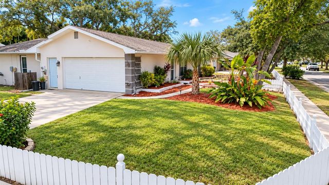 1000 ROSETREE LANE, Tarpon Springs, FL 34689