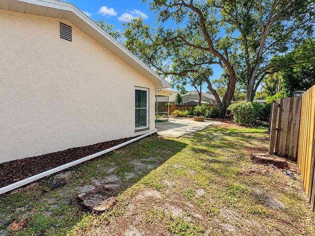 1000 ROSETREE LANE, Tarpon Springs, FL 34689