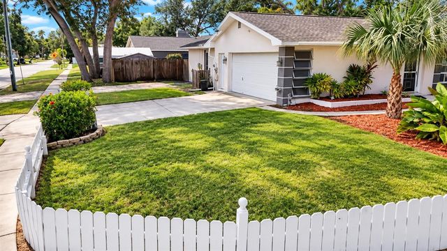 1000 ROSETREE LANE, Tarpon Springs, FL 34689