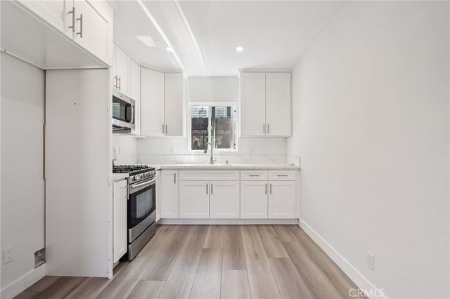 11034 Scoville, Sunland, CA 91040