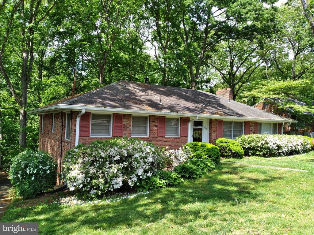 Image 1 of property listing at 4106 N RICHMOND ST, Arlington, VA 22207