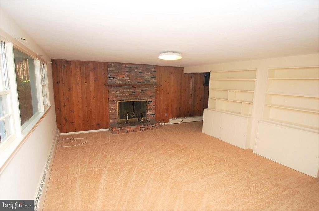 Image 11 of property listing at 4106 N RICHMOND ST, Arlington, VA 22207