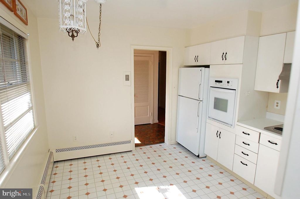 Image 6 of property listing at 4106 N RICHMOND ST, Arlington, VA 22207