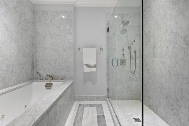 2550 N Lakeview Avenue N2203, Chicago, IL 60614
