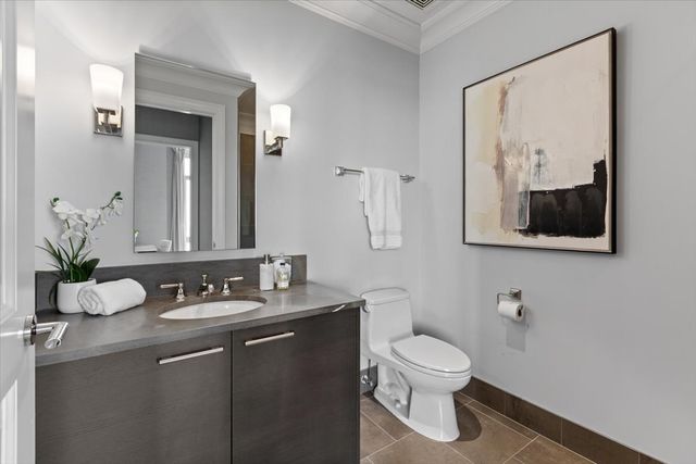 2550 N Lakeview Avenue N2203, Chicago, IL 60614