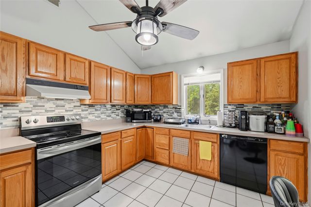 564 Clove Road, Monroe, NY 10950
