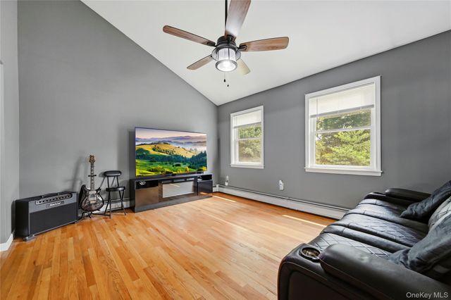 564 Clove Road, Monroe, NY 10950