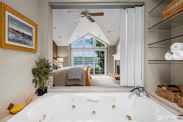 528 W Lake Sammamish Parkway SE, Bellevue, WA 98008