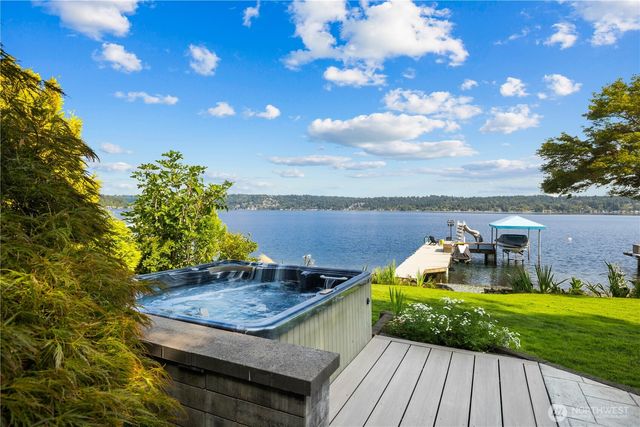 528 W Lake Sammamish Parkway SE, Bellevue, WA 98008