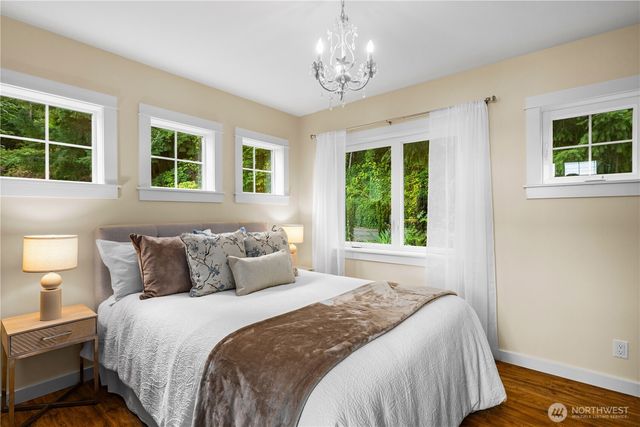 528 W Lake Sammamish Parkway SE, Bellevue, WA 98008