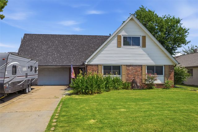 8221 E 35th Street, Tulsa, OK 74145