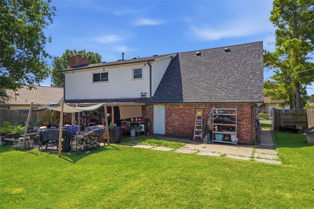 8221 E 35th Street, Tulsa, OK 74145