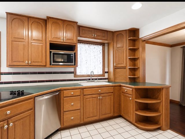 8221 E 35th Street, Tulsa, OK 74145