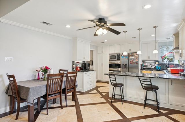 7813 Creek Wood Drive, Rowlett, TX 75089