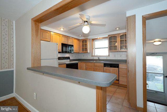 410 W GRAYS AVE, Glenolden, PA 19036