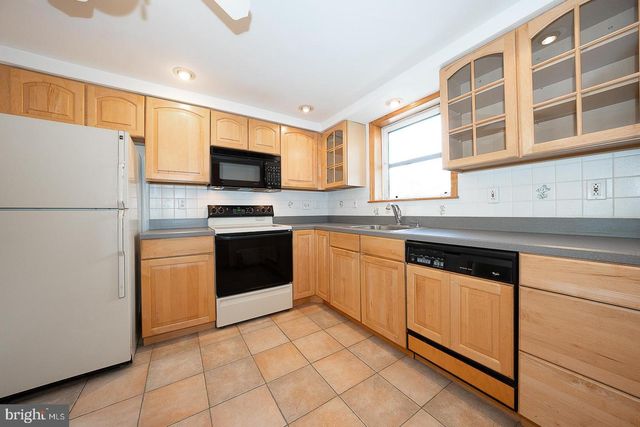 410 W GRAYS AVE, Glenolden, PA 19036