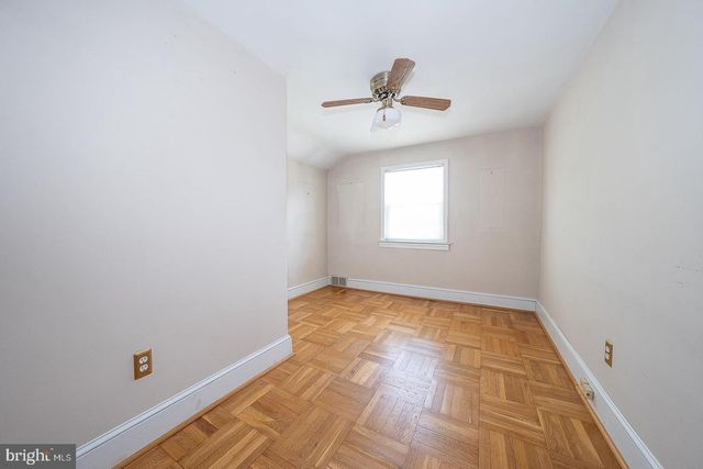 410 W GRAYS AVE, Glenolden, PA 19036