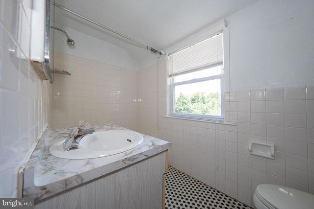 410 W GRAYS AVE, Glenolden, PA 19036