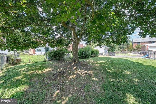 410 W GRAYS AVE, Glenolden, PA 19036