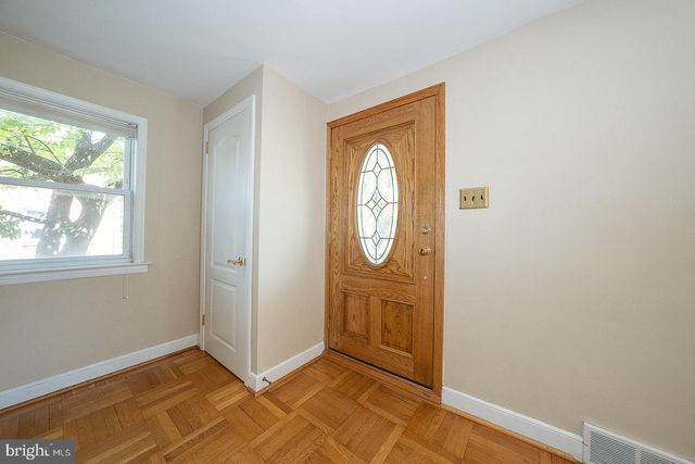 410 W GRAYS AVE, Glenolden, PA 19036