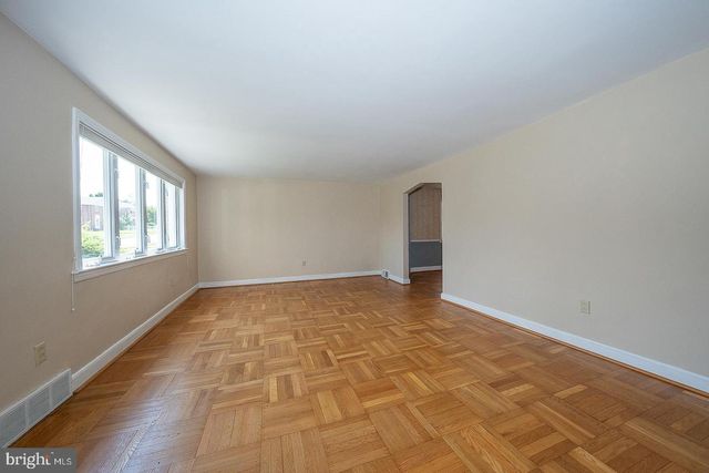 410 W GRAYS AVE, Glenolden, PA 19036