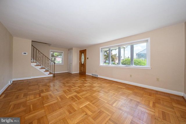 410 W GRAYS AVE, Glenolden, PA 19036