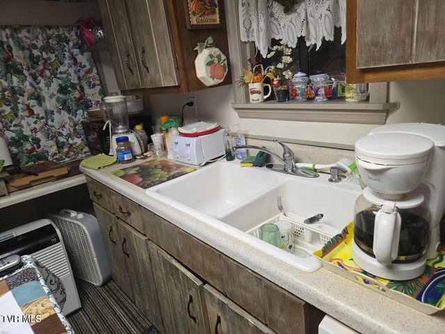 123 Mcmahan Gibbs Road, Roan Mountain, TN 37687