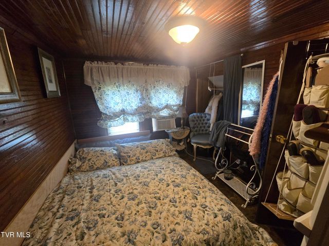 123 Mcmahan Gibbs Road, Roan Mountain, TN 37687