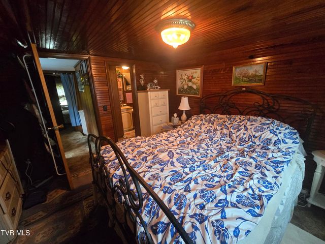 123 Mcmahan Gibbs Road, Roan Mountain, TN 37687
