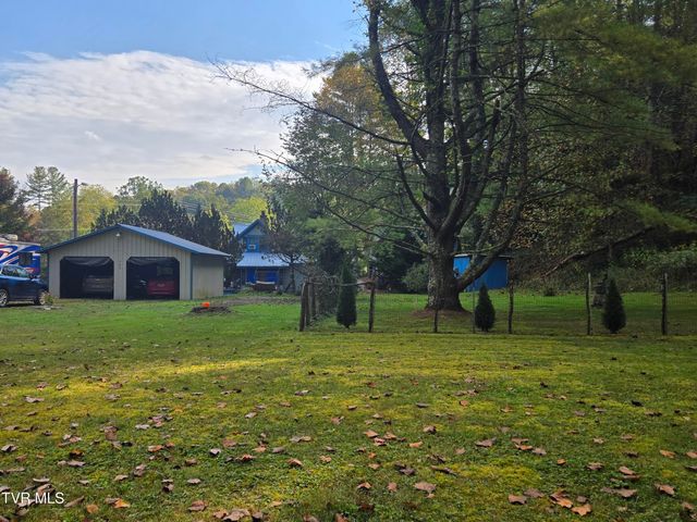 123 Mcmahan Gibbs Road, Roan Mountain, TN 37687