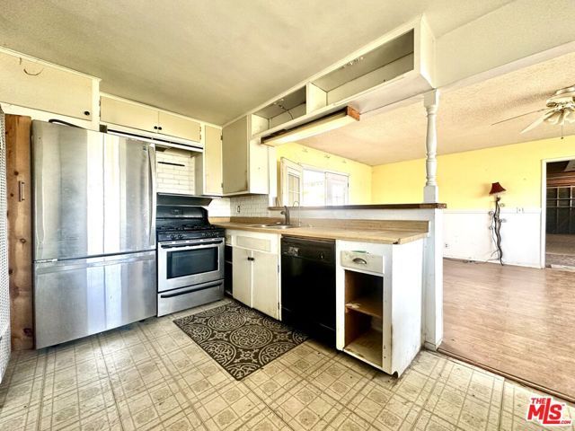 15561 Ash Street, Hesperia, CA 92345