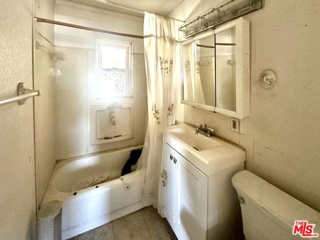 15561 Ash Street, Hesperia, CA 92345