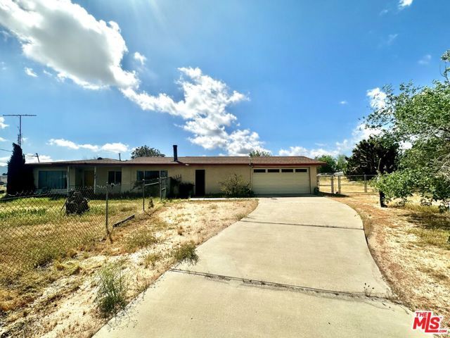 15561 Ash Street, Hesperia, CA 92345